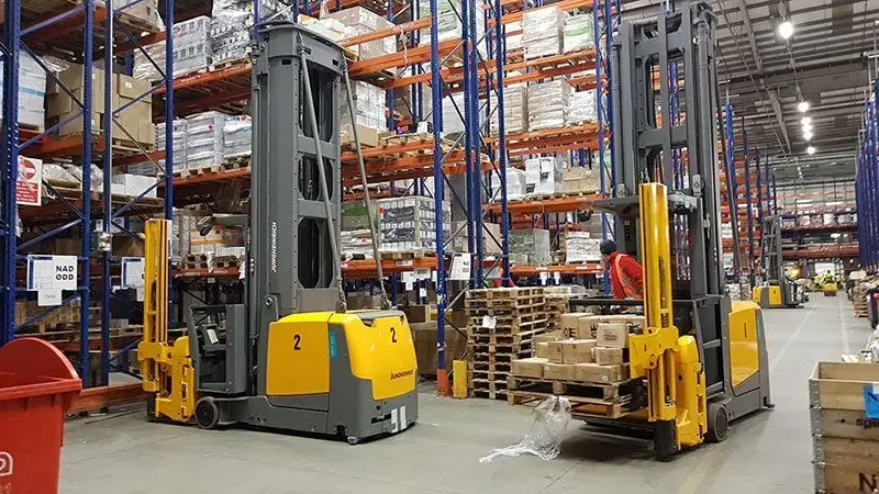 narrow-aisle-truck